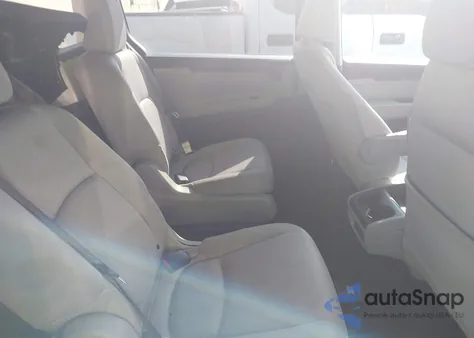 2018 Honda Odyssey Lx z USA, uszkodzony, nr VIN 5FNRL6H23JB022245